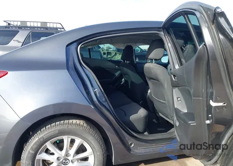 2015 Mazda Mazda3 I Touring z USA, uszkodzony, nr VIN JM1BM1V78F1223611